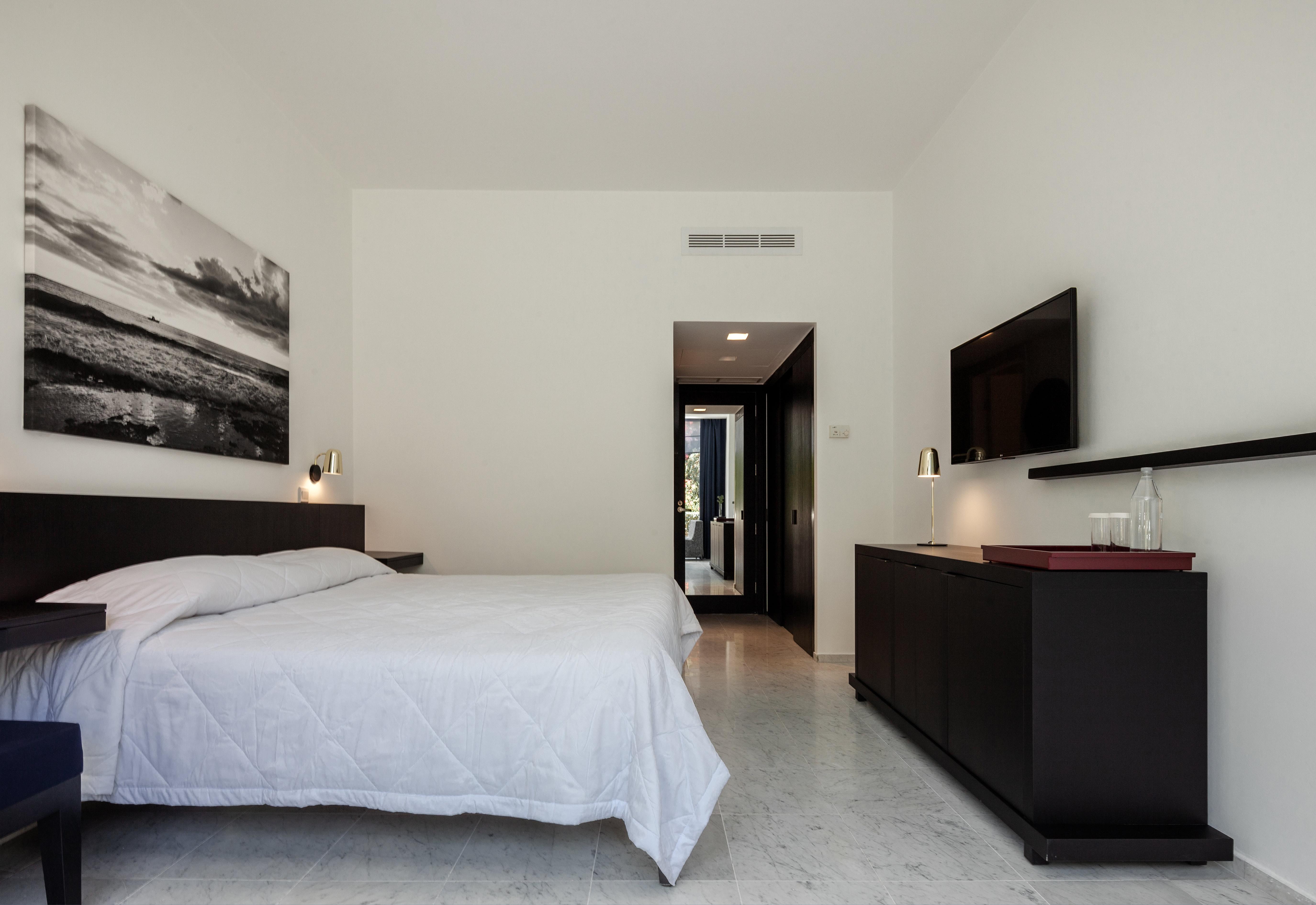Almyra Hotel Paphos Kültér fotó A room at the hotel