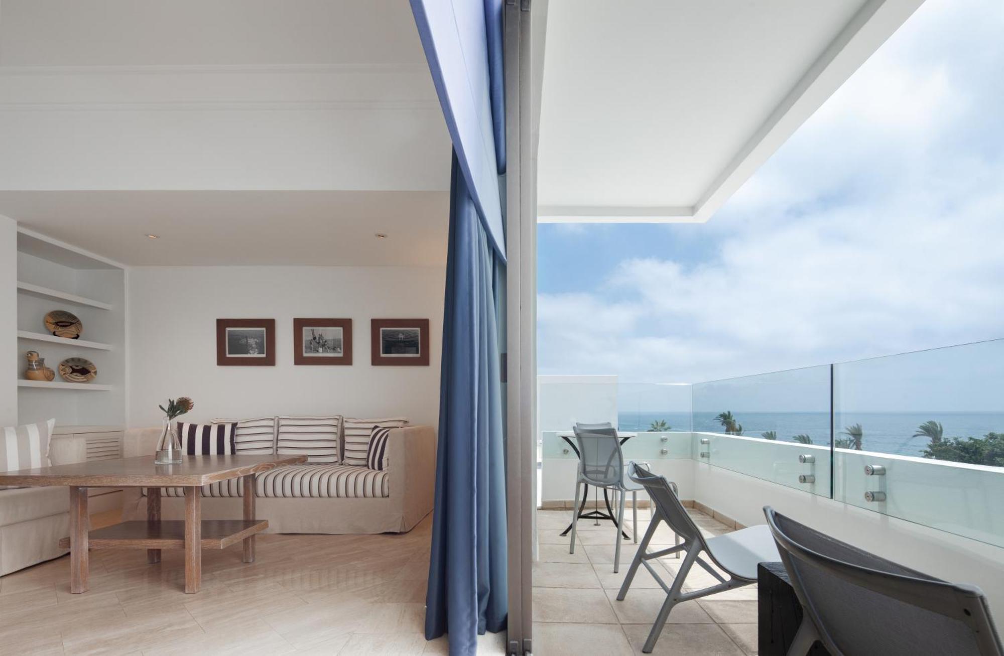 Almyra Hotel Paphos Kültér fotó A balcony