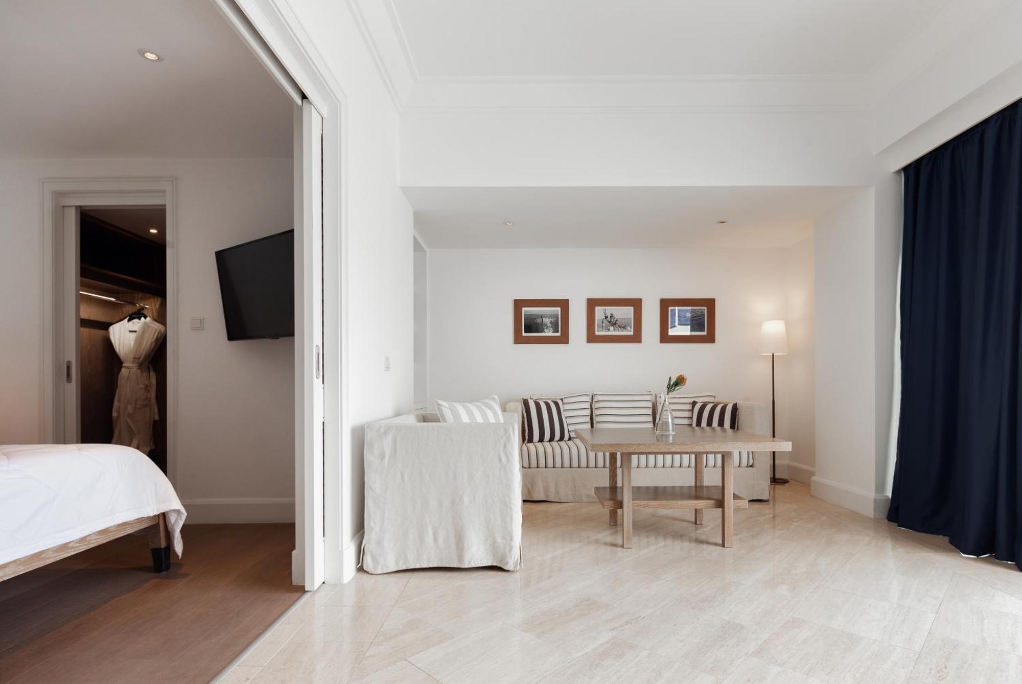 Almyra Hotel Paphos Kültér fotó A suite at the hotel