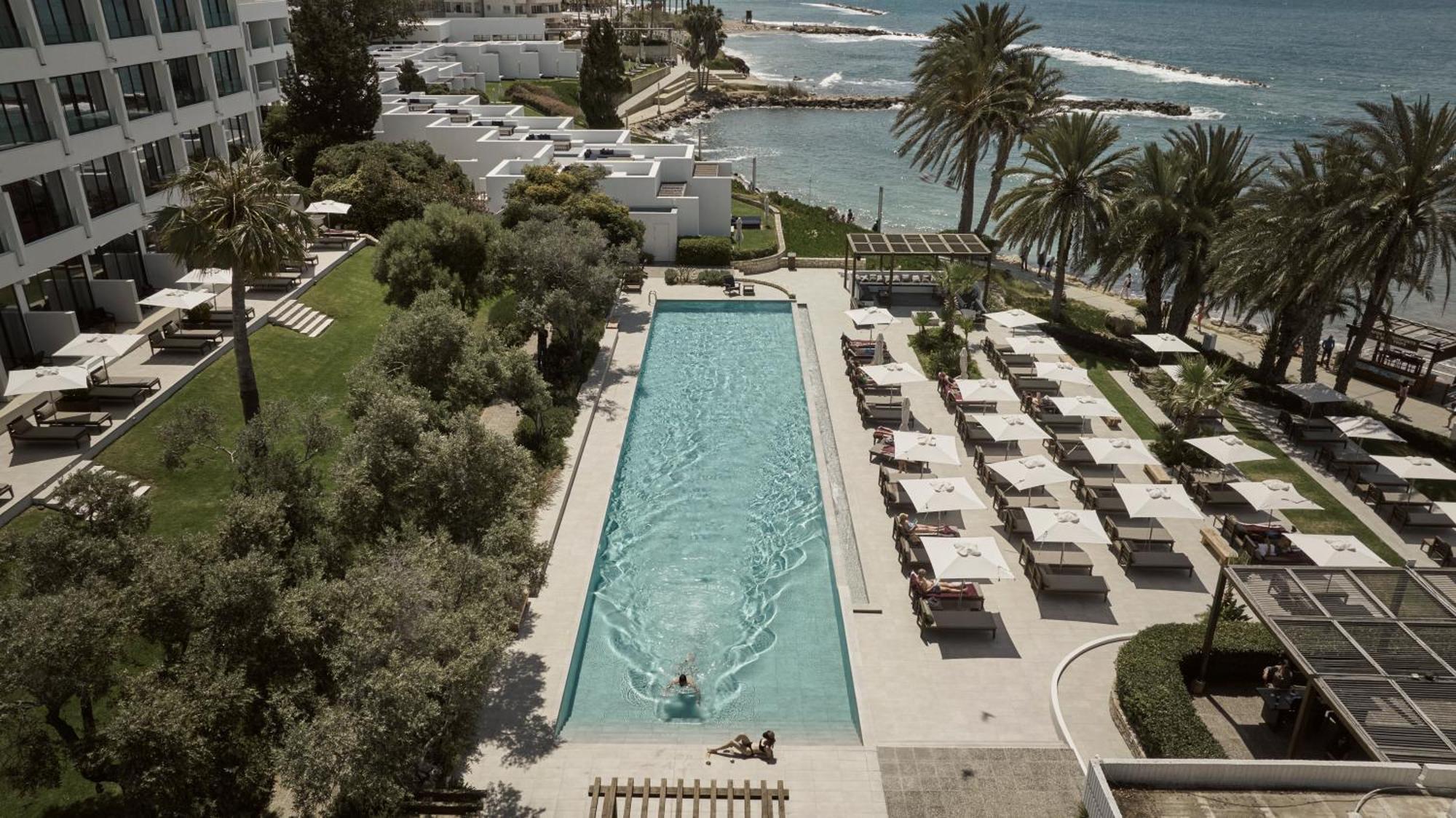Almyra Hotel Paphos Kültér fotó The pool at the Royal