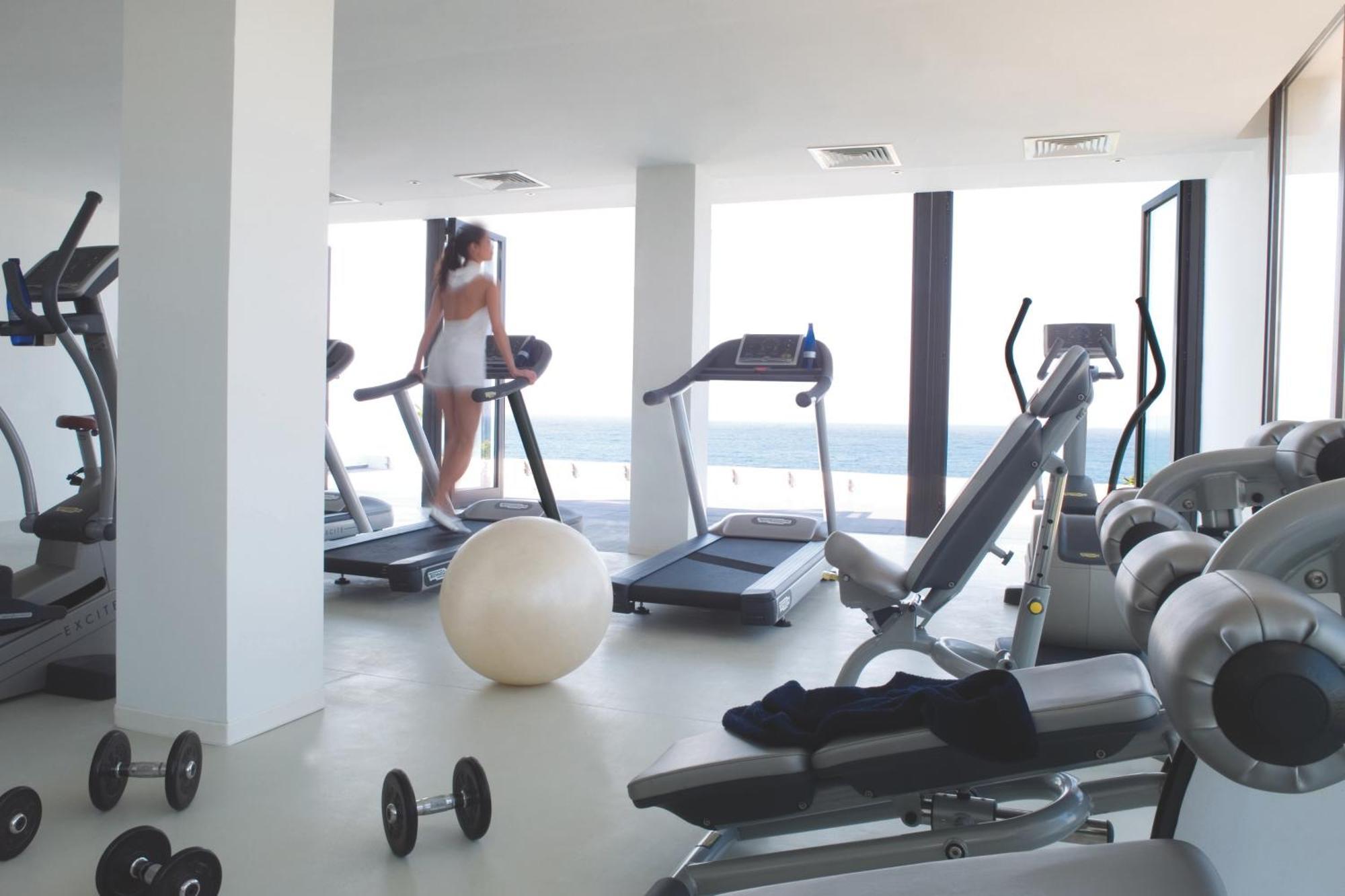 Almyra Hotel Paphos Kültér fotó A gym