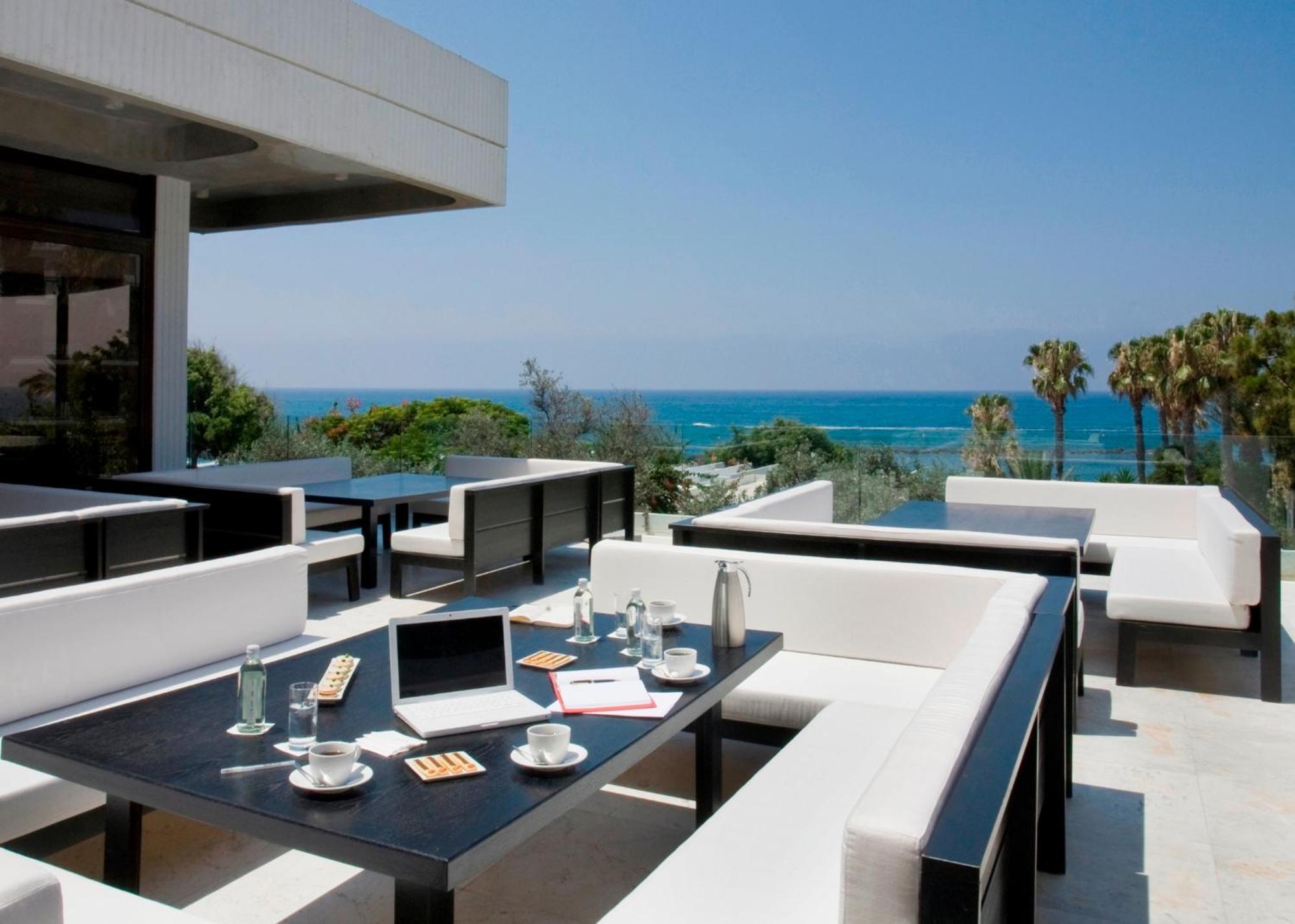 Almyra Hotel Paphos Kültér fotó The Sky Bar