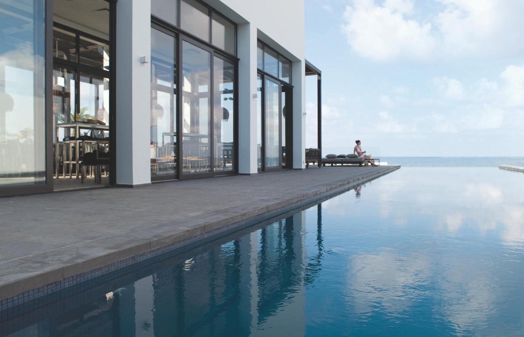Almyra Hotel Paphos Kültér fotó Infinity pool