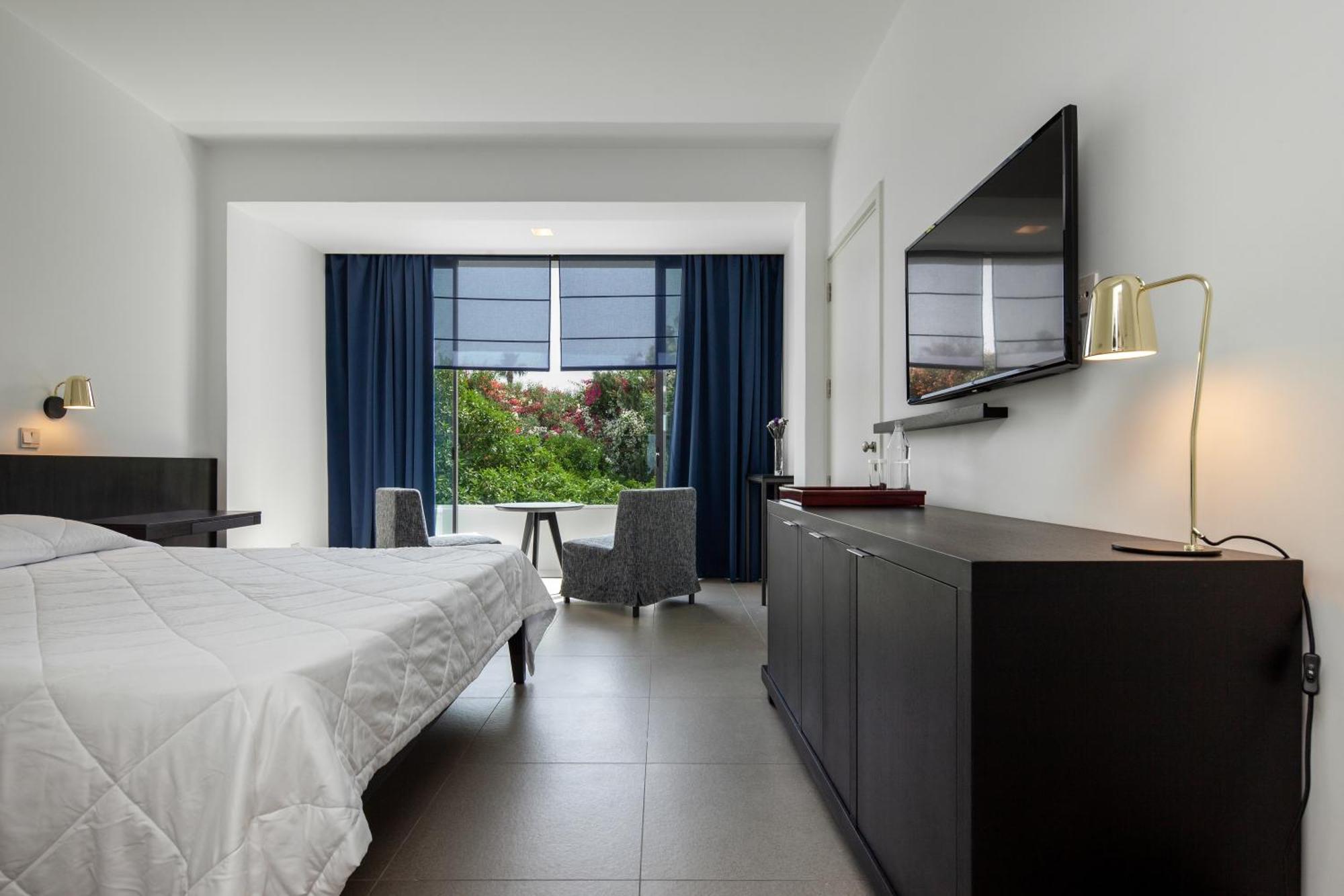 Almyra Hotel Paphos Kültér fotó